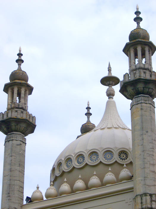 exterior of the royal brighton pavilion, Indo-Saracenic uk landmark