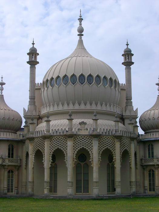 exterior of the royal brighton pavilion, Indo-Saracenic uk landmark