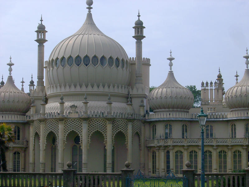 exterior of the royal brighton pavilion, Indo-Saracenic uk landmark