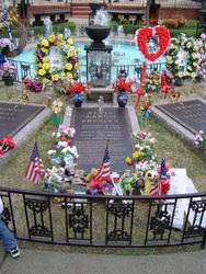 605-elvis_grave_65.jpg