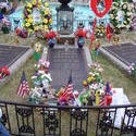 605-elvis_grave_65.jpg