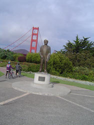 995-jopseph_strauss_statue_1984.JPG