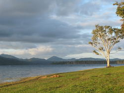 518-lake_tinaroo_queensland001.JPG