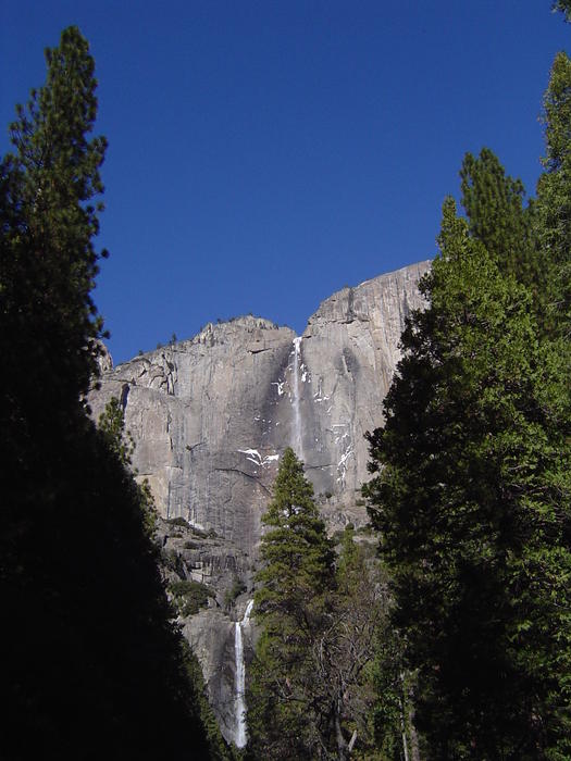 waterfalls in the yosemite national park