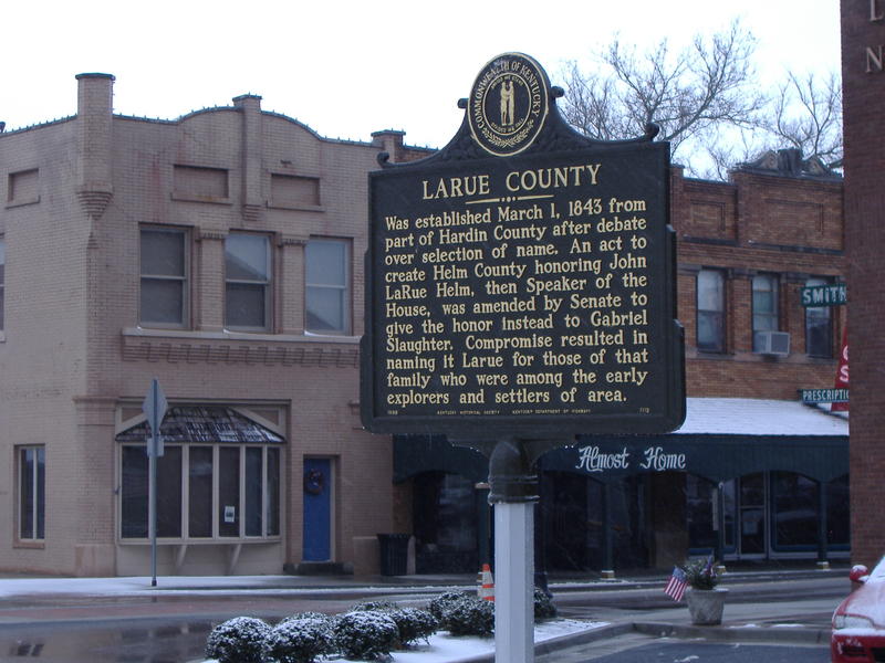 <p>Federal highway marker located in Hodgenville, Kentucky relating to Kentucky's involvement in the Civil War.&nbsp;</p>