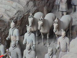 1943-China_Xian_terracotta_army_01.jpg