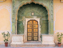 1918-India_Rajasthan_Jaipur_archway_01.jpg