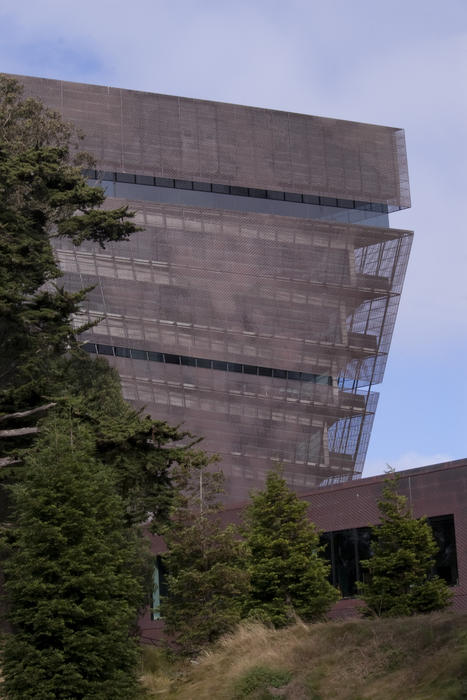 modern architecture of the De Young Museum, san francisco golden gate park