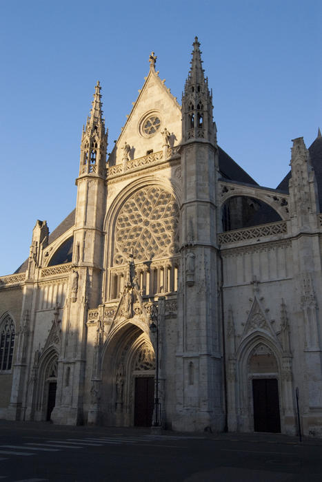 a fine example of a medieval french catehedral