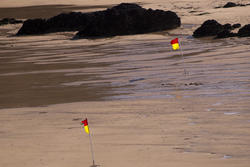 2743-yellow and orange beach flags