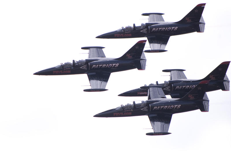 the patriots jet team flyng their L-39 Albatros aircraft