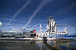 2164-salford quays lift bridge