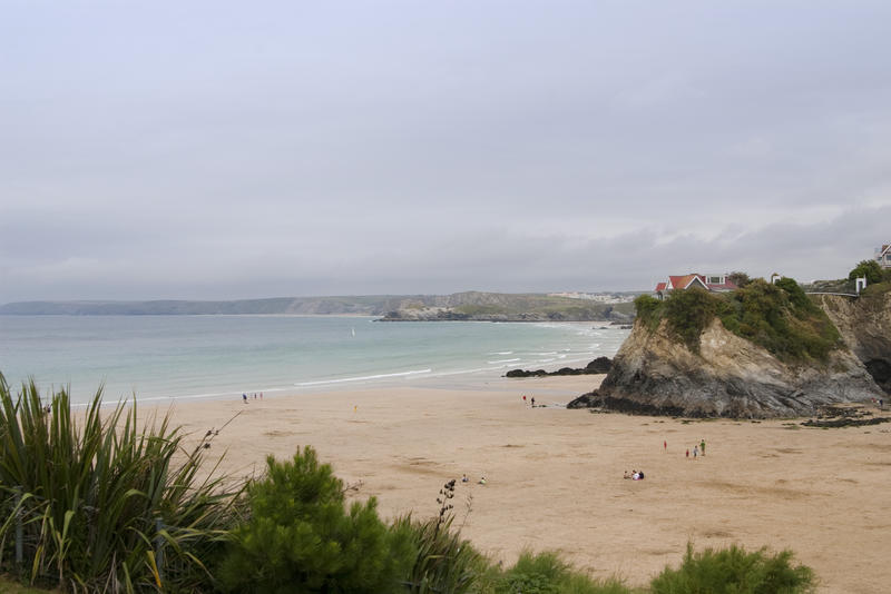 the island is located on towan beach, a tiny piece of land connected to the the rest of cornwall by a small suspension bridge appears as and island at high tide