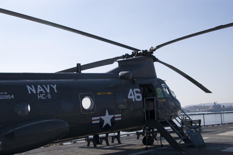 a US navy chinook helicopter