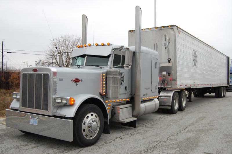 <p>An American large car.</p>
<p>This is a road truck dressed to the drivers liking.</p>