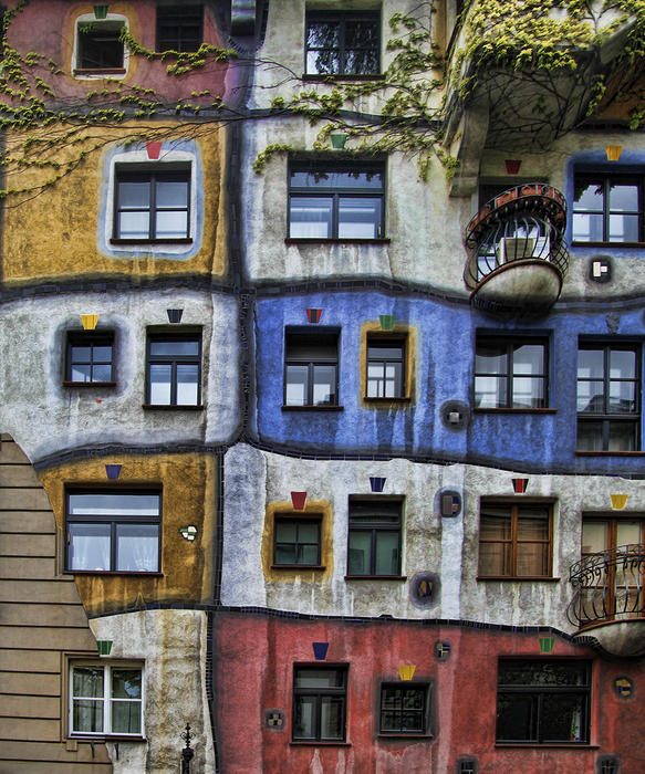 <p> Hundertwasser Flats in Vienna, created by the artist Friedensreich Hundertwasser in 1985</p>
