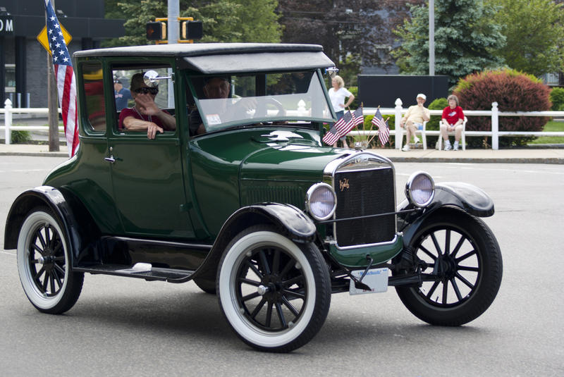 <p>An Antique Car 3</p>
Antique Car in Parade