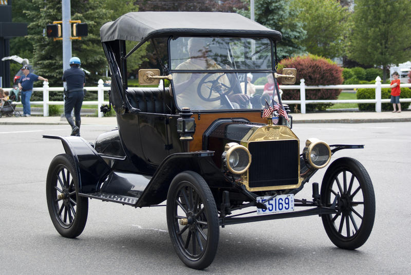 <p>An Antique Car 6</p>Antique Car in Parade