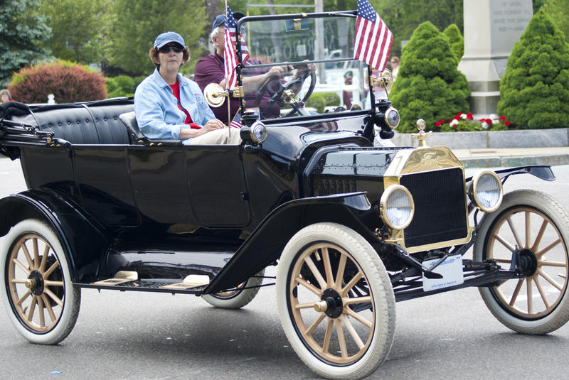 <p>An Antique Car 9</p>Antique Car in Parade