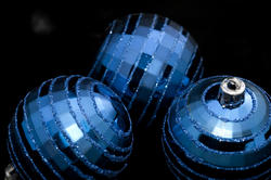 3585-blue christmas baubles