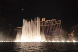 3262-bellagio fountains at night