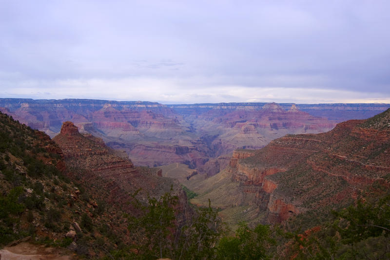 a beautiful image emphasizing the colours of the grand canyon natonal park
