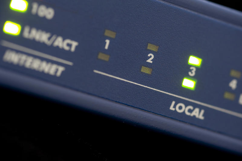 green lights on the front of an ethernet switch