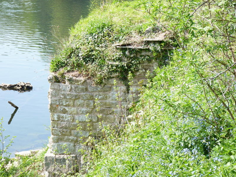 <p>&nbsp;Stonework forming river bank.Jpg.</p>