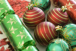 3631-red and green decorations