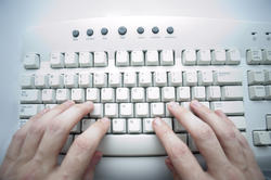 3952-computer keyboard in use
