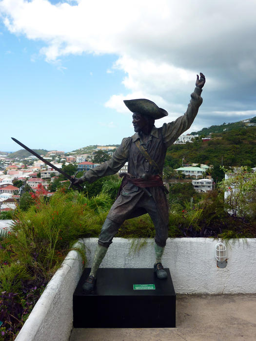 a statue of pirate bartholomew roberts