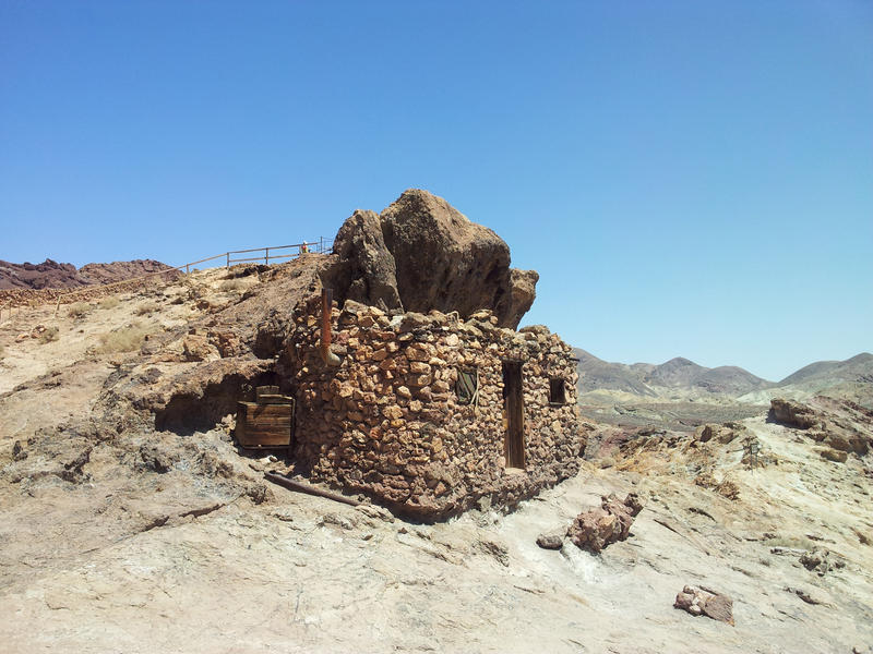 <p>Adobe brick house, mojave desert. </p>