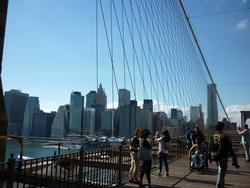 6648   People on the walkway of Brooklyn Bridge