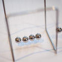 5383   Newtons cradle desktop toy