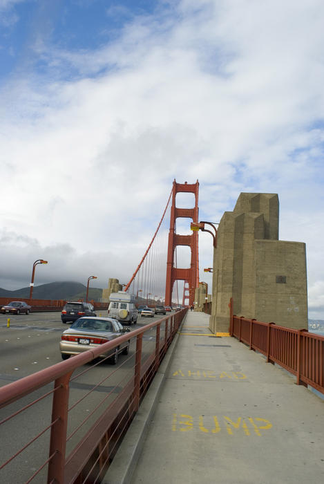 pedestrian footpath across the golden gate brige