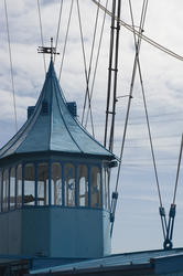 7590   The gondola of the Newport Transporter Bridge