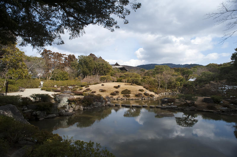 built in the Meiji era, the Isuien garden is the only walking garden (kaiyushiki teien) in Nara