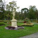 6780   Statue in a park