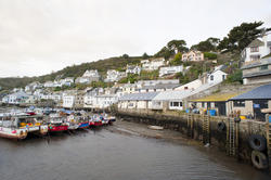 7315   Low tide at Polperro fishing village