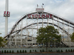 6673   Cyclone rollercoaster ride