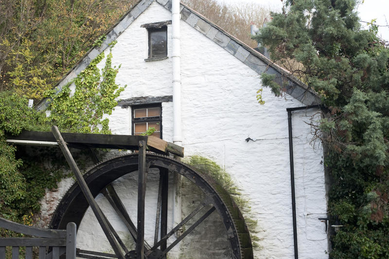 the water wheel of an old watermill