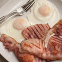 10247   Hearty breakfast of bacon and fried eggs