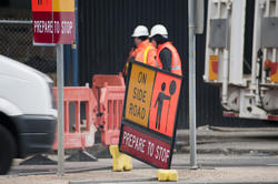 10784   Warning sign to stop traffic at a building site
