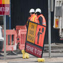 10784   Warning sign to stop traffic at a building site