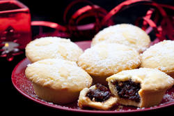 8640   Rich fruity filling in a Christmas mince pie