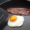 8456   Frying egg and bacon for breakfast