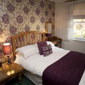 8901   Cosy old fashioned bedroom