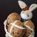 10565   Easter bunny with hot cross buns