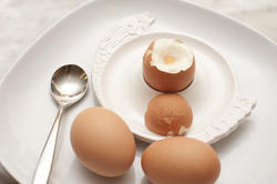 10253   Serving of three boiled eggs for breakfast