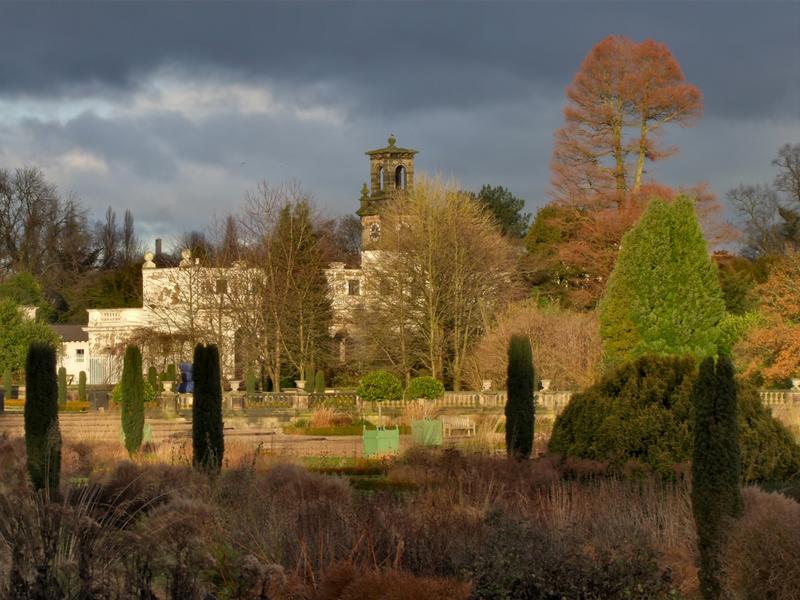 <p>3965H Gardens and ruins<br />
The Italian gardens with the old house behind, Trentham, Staffordshire, England</p>

<p>&nbsp;</p>
